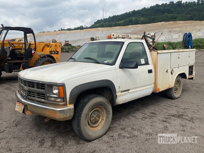 1999 Chevrolet 3500 4x4 Service Truck (Inoperable)
