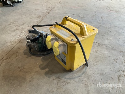 Quantity of (2) hand tool