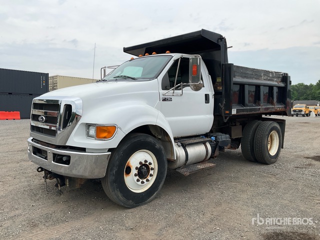 2015 Ford F-750 4x2 S/A Dump Truck