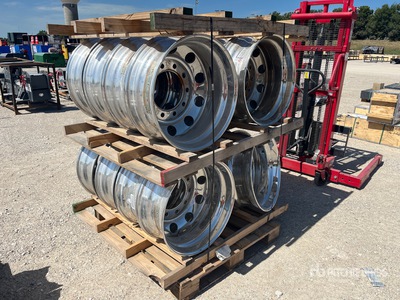 Quantity of (16) 11R/22.5 Alcoa Aluminum Rims トラック付属品