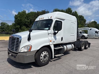 2016 Freightliner Cascadia 125 6x4 T/A Sleeper Truck Tractor