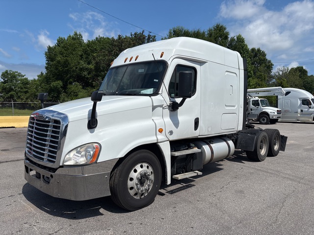 2016 Freightliner Cascadia 125 6x4 T/A Sleeper Truck Tractor