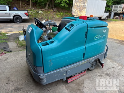 2015 Tennant T17 Ride-On Electric Floor Scrubber