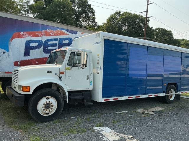 1998 International 4900 4x2 10 Bay Beverage Truck