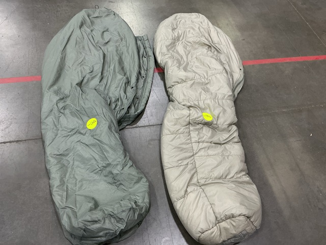 (38) Sleeping Bags