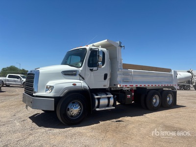 2014 Freightliner 114SD 6x4 Camion à benne tandem