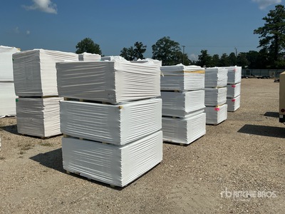 Quantity of (12) Pallets of Polyiso Insulation Divers - Matériaux de construction