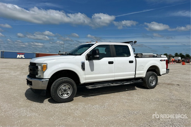 2017 Ford F-250 XL 4x4 Crew Cab Pickup