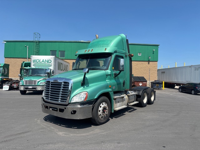 2017 Freightliner Cascadia 125 6x4 T/A Day Cab Truck Tractor 2017 Freightliner Cascadia 125 6x4 T/A Day Cab Truck Tractor