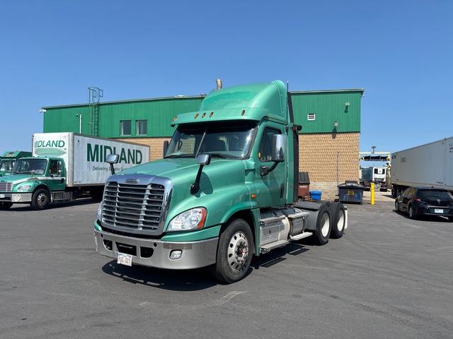 2017 Freightliner Cascadia 125 6x4 T/A Day Cab Truck Tractor 2017 Freightliner Cascadia 125 6x4 T/A Day Cab Truck Tractor