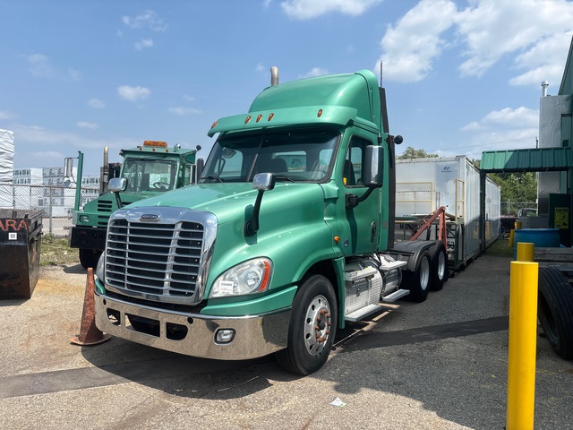2017 Freightliner Cascadia 125 6x4 T/A Day Cab Truck Tractor 2017 Freightliner Cascadia 125 6x4 T/A Day Cab Truck Tractor