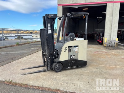 2014 (unverified) Crown RC5500 2600 lb Electric Forklift