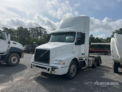 2016 Volvo VNM64T200 6x4 T/A Dagcabine Trekker