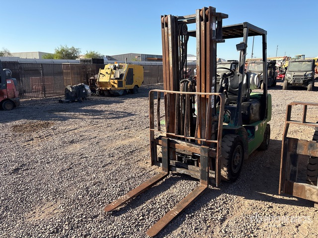 1999 Mitsubishi FG25 5000 lb Pneumatic Tire Forklift