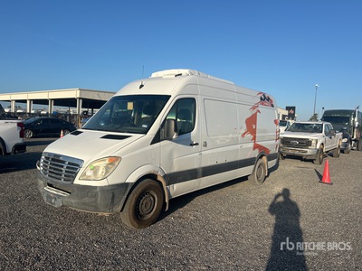 2013 Freightliner Sprinter 2500 4x2 شاحنة مبردة