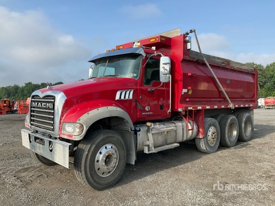 2016 Mack GU713 8x4 شاحنة قلابة /ثلاثة محاور