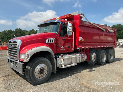 2016 Mack GU713 8x4 شاحنة قلابة /ثلاثة محاور