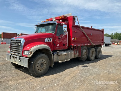 2016 Mack GU713 8x4 Autocarro ribaltabile 3 assi