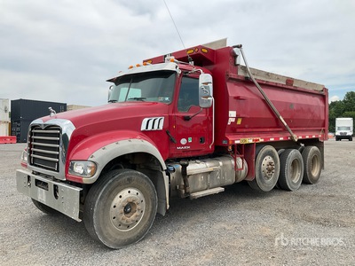 2014 Mack GU713 8x4 شاحنة قلابة /محورين