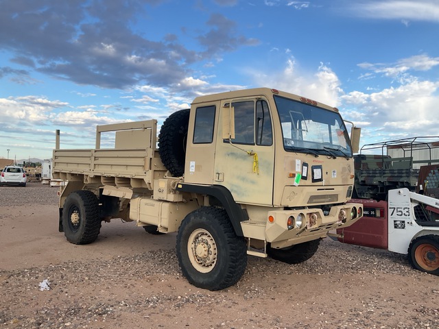 2004 BAE Systems M1078A1 LMTV 4x4 Cargo Truck