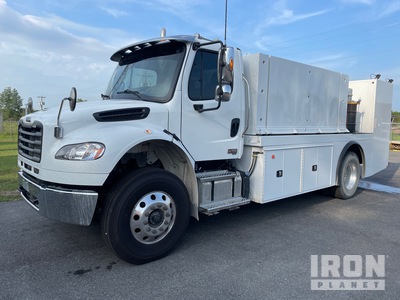 Freightliner M2106 M2 4x2 Autocarro trasporto lubrificante