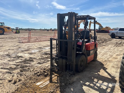 2000 Taillift FG25LP 3670 lb Pneumatic Tire Forklift
