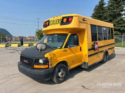 2013 GMC Savana 4500 Bus