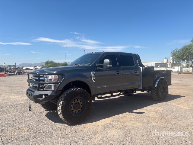2017 Ford E-450 Platinum 4x2 Utility Truck