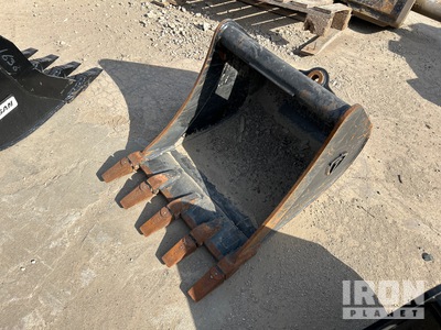 Develon Excavator Bucket 24 in Digging Excavator Bucket
