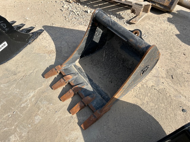 Paladin 24 in Digging Excavator Bucket - Fits Doosan