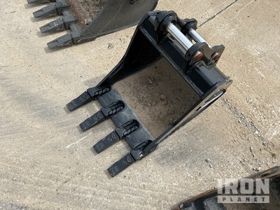 2023 Doosan 18 in 0.06 cyd Digging Excavator Bucket - Fits Doosan DX35Z-7 (Unused)
