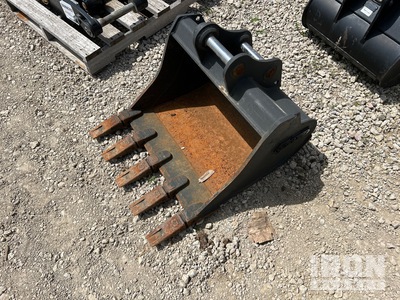 2023 Gryb GAD035-24C5-P_D27-BA 24 in Digging Excavator Bucket - Fits Doosan DX27Z-7