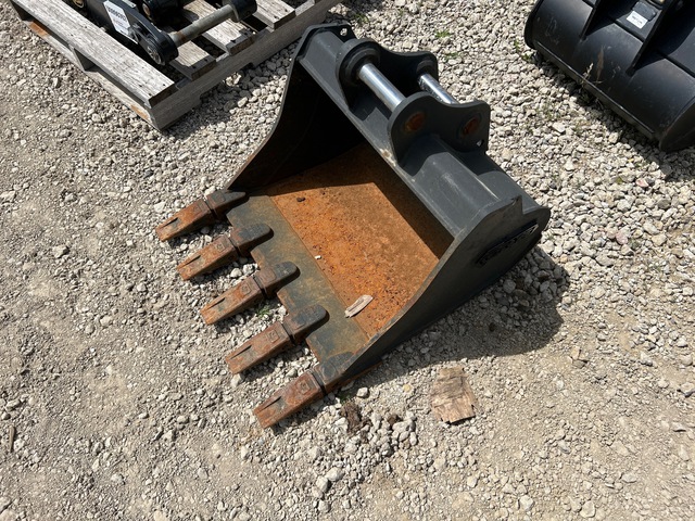 Gryb GAD035-24C5-P_D27-BA 24 in Digging Excavator Bucket - Fits Doosan DX27Z-7