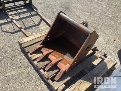 Tag Excavator Bucket 24 in Q/C Digging Excavator Bucket