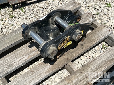 Geith Excavator Coupler - Fits Hyundai R27Z-9