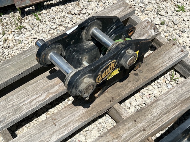 Geith Excavator Coupler - Fits Hyundai R27Z-9