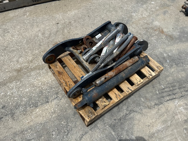 Doosan Hydraulic Excavator Thumb - Fits Doosan (Unused) Doosan Hydraulic Excavator Thumb - Fits Doosan (Unused)