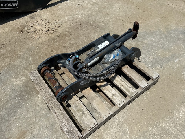 Doosan Hydraulic Excavator Thumb - Fits Doosan (Unused) Doosan Hydraulic Excavator Thumb - Fits Doosan (Unused)