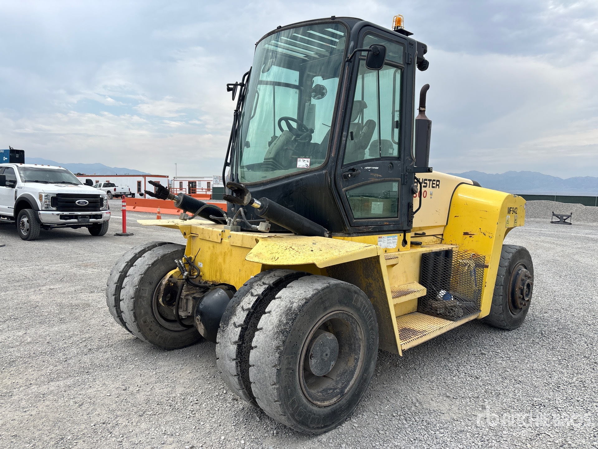 2014 Hyster H300HD2-J019 30000 lb Pneumatic Tire Forklift