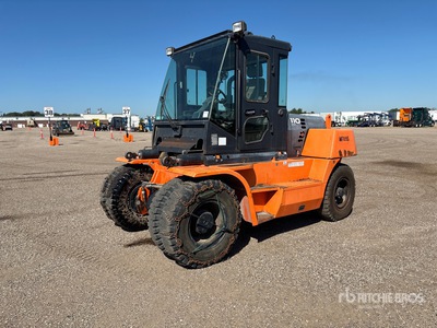 2011 Doosan D110 19250 lb Pneumatic Tire フォークリフト