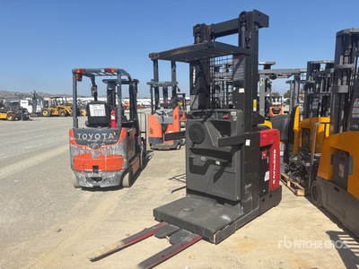 2016 Raymond 3000 lb Commissionatore