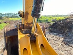 Hydraulics with Thumb Cylinder