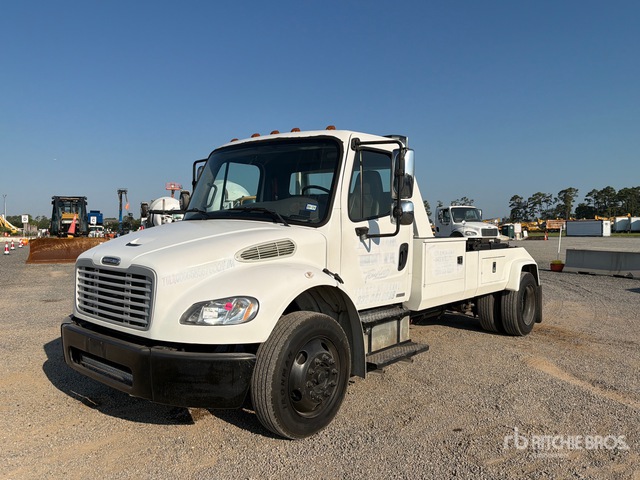 2009 Freightliner M2 106 4x2 Tow Truck