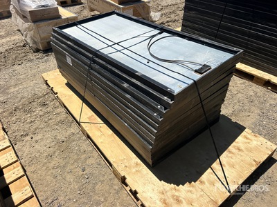 Quantity of (14) Talesun TP672P-290 Solar panels Divers