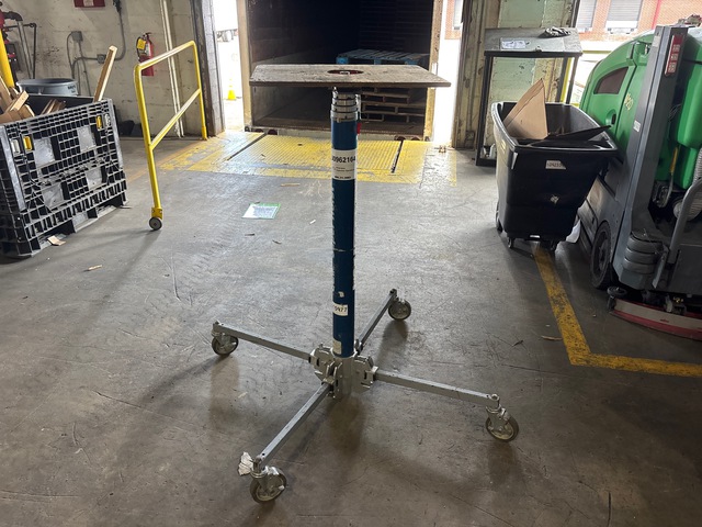 2013 Genie GH5.6 Pneumatic Material Hoist