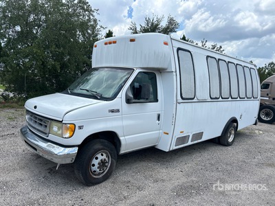 2002 Ford E-450 Super Duty 4x2 19-Seat Bus (Inoperable)