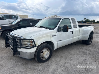 2006 Ford F-350 4x2 Extended Cab Pickup (Inoperable)