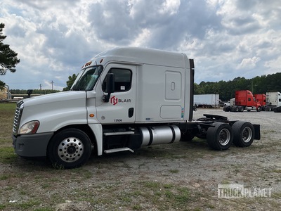2015 Freightliner Cascadia 125 6x4 T/A Sleeper Truck Tractor