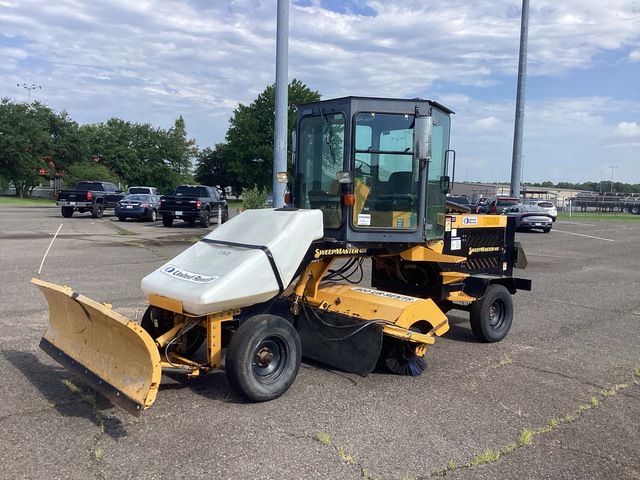 2016 Lay-Mor SM400 Self-Propelled Broom 2016 Lay-Mor SM400 Self-Propelled Broom