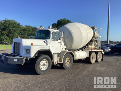 2001 Mack RB688S 8x4 Twin-Steer Mixer Truck